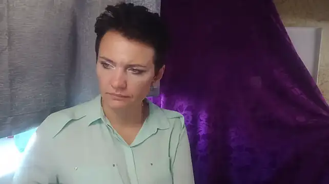 XXX chat uživo modela HotMamaQueen234
