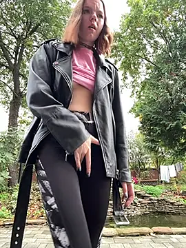XXX chat uživo modela CherryBombs-