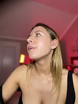 צ'אט XXX בשידור חי של AriNova_