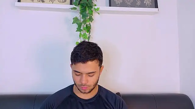 TylerWest_ XXX чат на живо