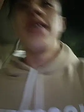 Cris-h লাইভ XXX চ্যাট