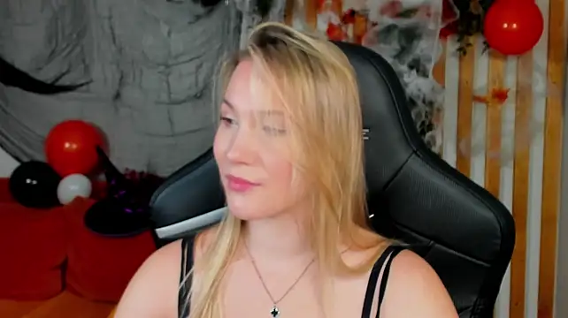 Chat XXX en directo de ElaraVoltage
