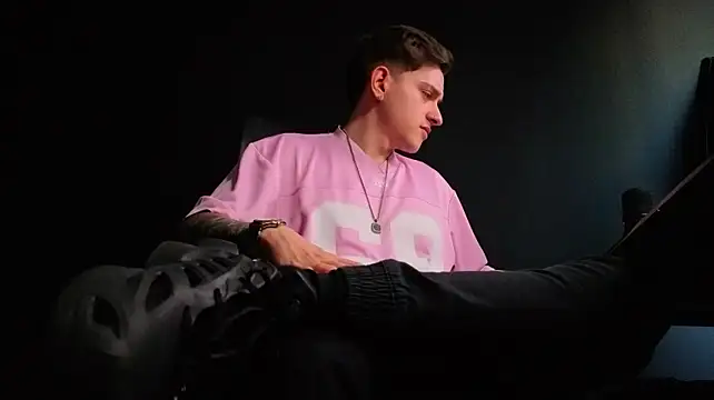 FelixStarkk Adlı Modelin Canlı XXX Sohbeti