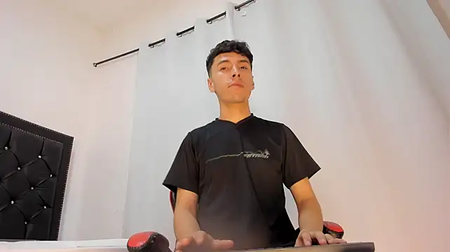 Chat +18 de MaxLeons ao vivo