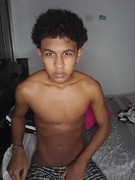YourCaramelBoy live XXX chat