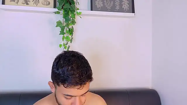XXX chat uživo modela TylerWest_