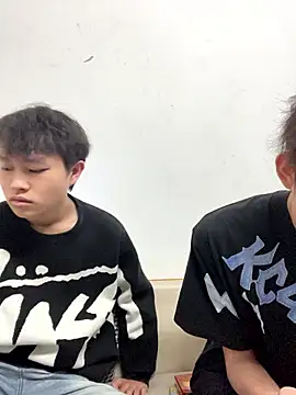 -OvO-'s Live XXX Chat