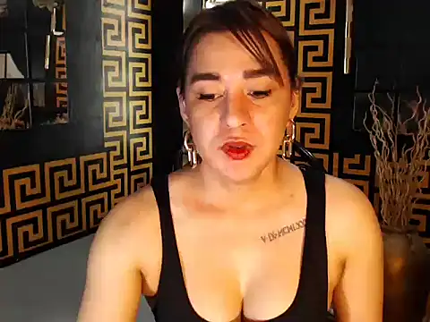צ'אט XXX בשידור חי של HotMonique09