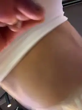 XXX chat uživo modela F3ckd0lllucy