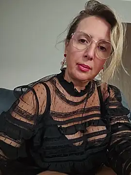 MariaRichi_ Adlı Modelin Canlı XXX Sohbeti