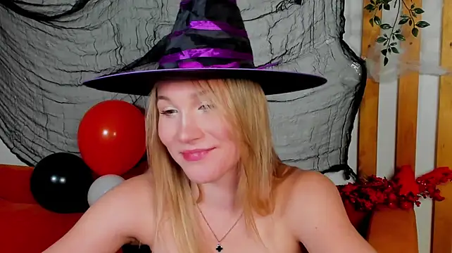 ElaraVoltage Chat XXX live