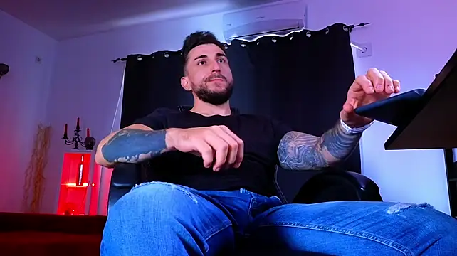 MightyAaron66 Live XXX-Chat