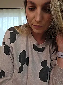 Chat +18 de ellaxxstar ao vivo