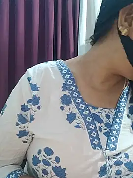 Aishwaryaa_69's Live XXX Chat