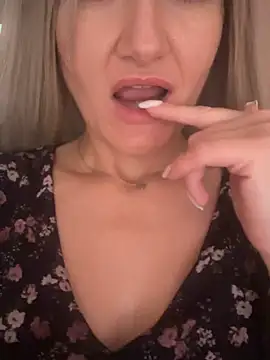 LunaFoxs Chat XXX live