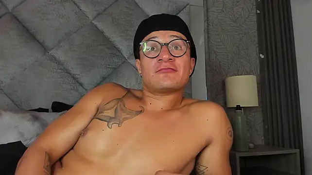 Онлайн чат XXX Hassbyd