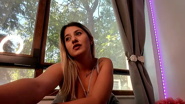 Chat +18 de elina_skyy ao vivo