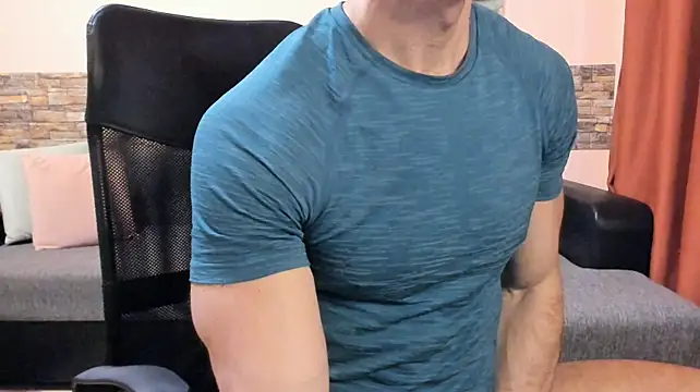 HotHunkTrainer Show in webcam