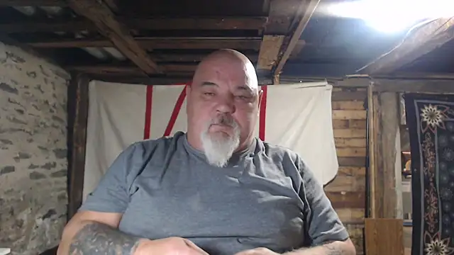 Newfiesausage1972 Pertunjukan Webcam