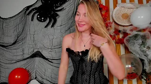 ElaraVoltage Chat XXX in diretta