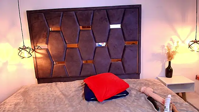 Sara_Naugty Adlı Modelin Canlı XXX Sohbeti