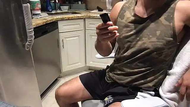 BigGuyMuscle's Live XXX Chat