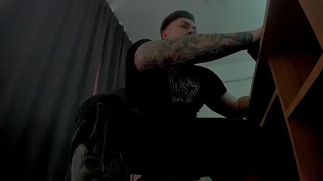 XXX chat uživo modela TonyWinston