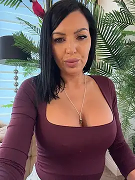 ReynaMorel Chat XXX in diretta
