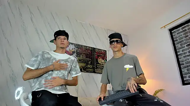 COOL_BOYS2 Chat XXX in diretta