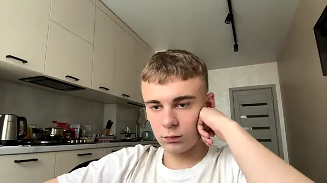 SoloFury 라이브 XXX 채팅