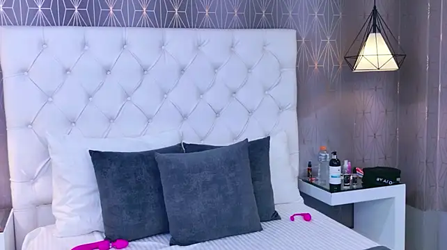 Chatroom XXX en direct de VioletSweetts