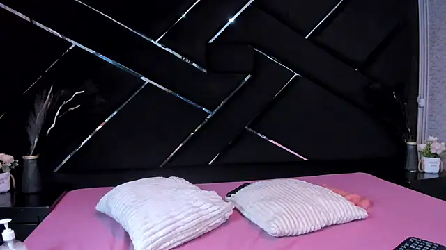 Miaa_Davis_ Adlı Modelin Canlı XXX Sohbeti
