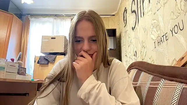 DollieMuhn Chat XXX live
