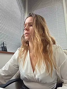 Chat +18 de lucie_mehott ao vivo