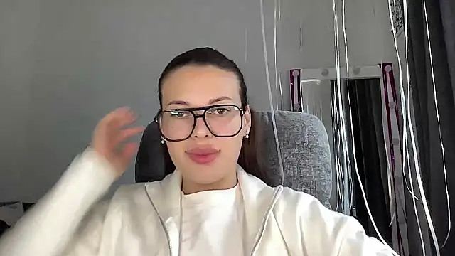 MoonriseGoddess Adlı Modelin Canlı XXX Sohbeti