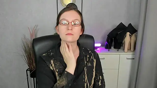 צ'אט XXX בשידור חי של emmaxDelight