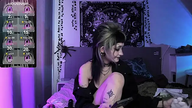 Trish-Crystal Live XXX-chat