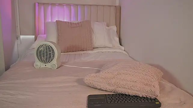 ArianaReynoldss Adlı Modelin Canlı XXX Sohbeti