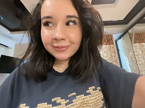 XXX chat uživo modela Viviaaan_n