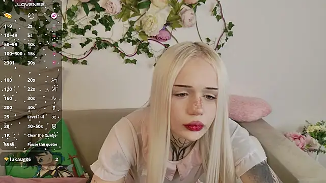 CloudyUniasia Adlı Modelin Canlı XXX Sohbeti