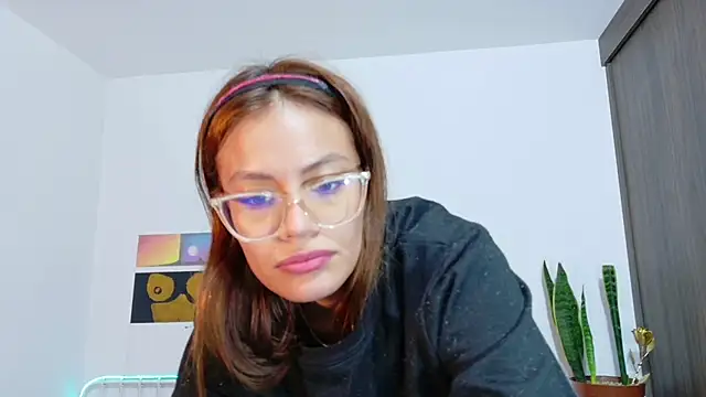 Emerald_Sparkles_ Chat XXX live