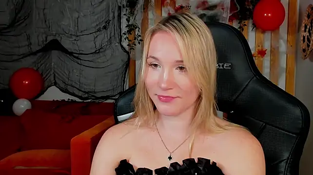 ElaraVoltage's Live XXX Chat