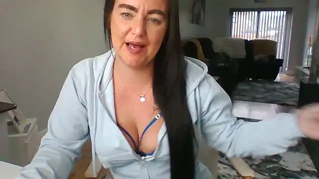 HousewifeAnna Live XXX-chat