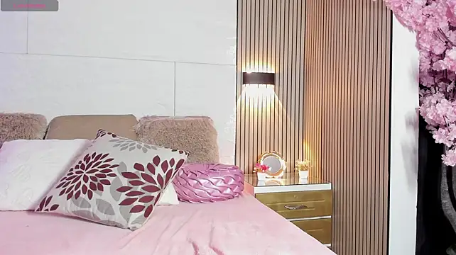 MiaDiamont Live XXX-chat