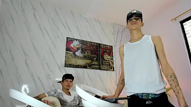 Show de COOL_BOYS2 na webcam