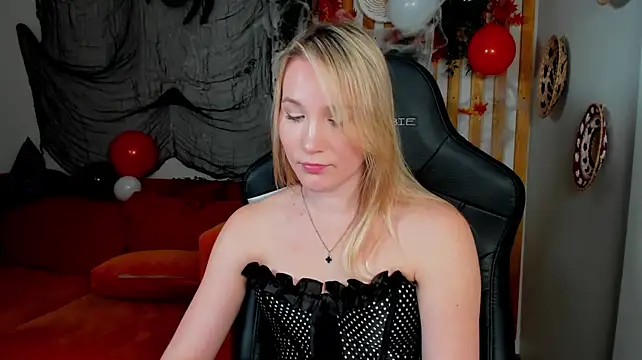 ElaraVoltagen Live XXX chat