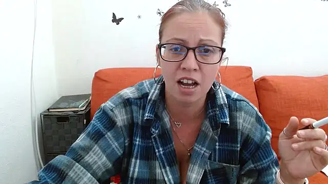 Chat +18 de LadyHellene ao vivo