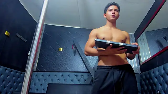 Yoel_Blessed's Live XXX Chat