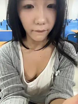 lucy2027のライブXXXチャット