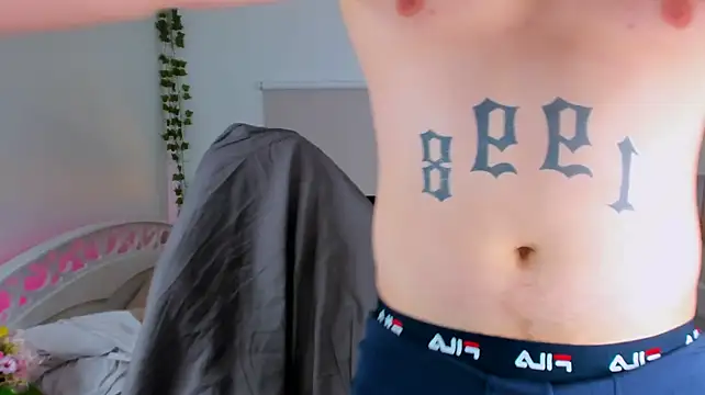 XXX chat uživo modela HotVanee
